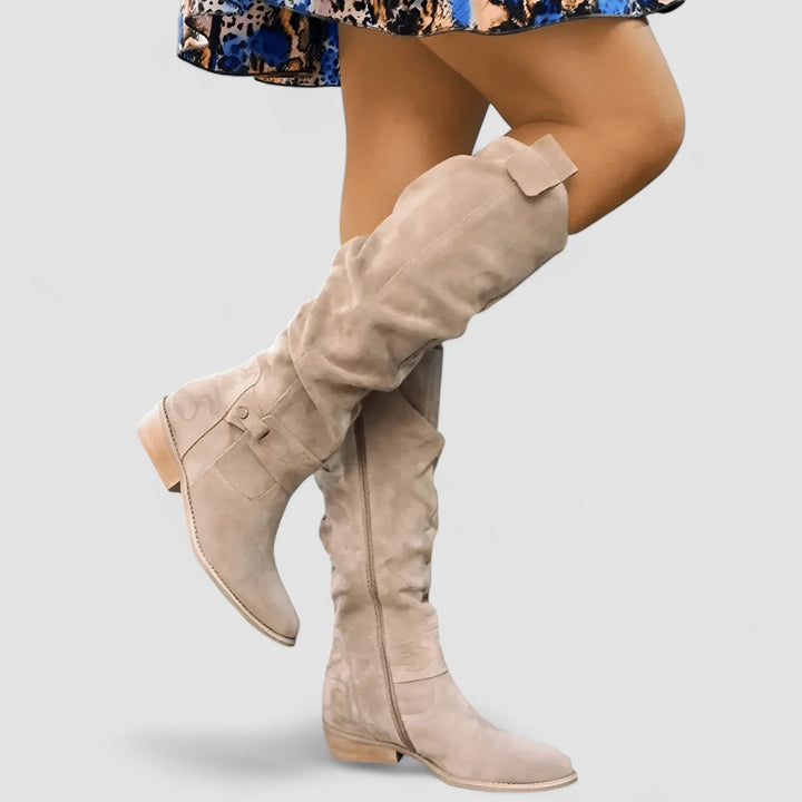 Charlotte – Bottes Hautes Effet Daim à Talon Bas