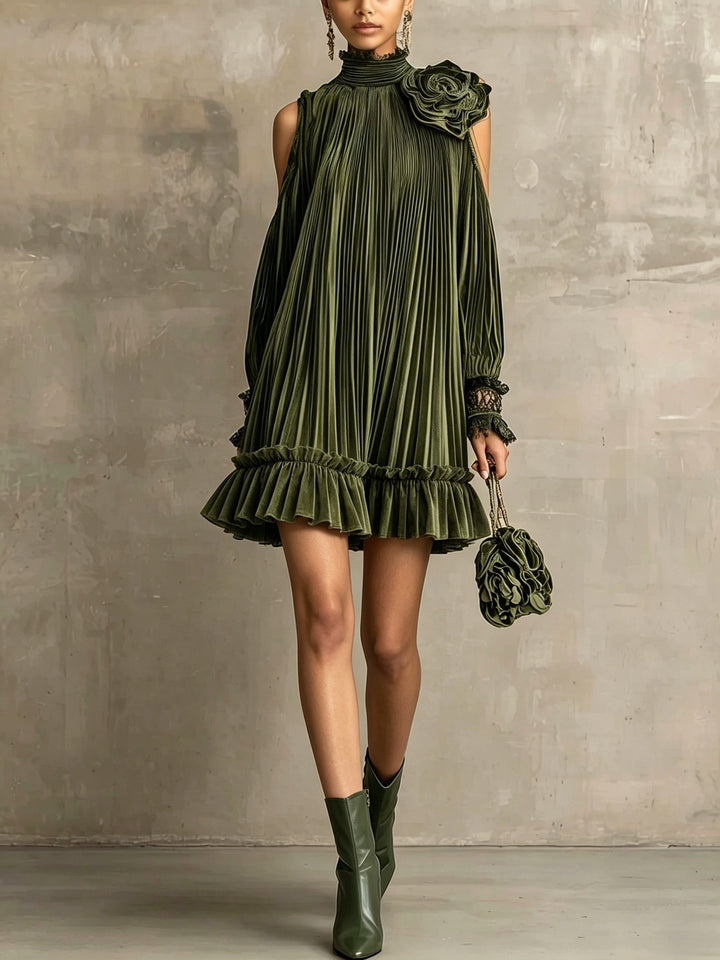Mini-Robe Plissée Vert Olive à Col Montant, Volant et Rose