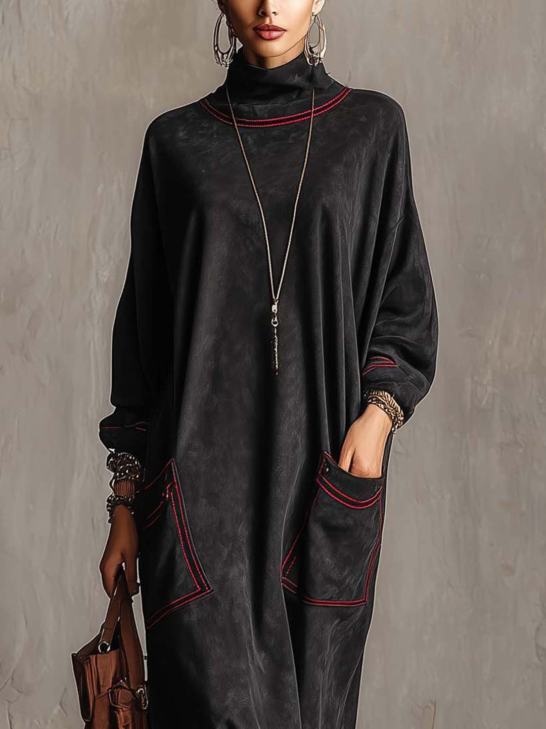 Marielle | Robe Maxi en Suédine Noire à Coutures Contrastées Rouges et Poches Plaquées