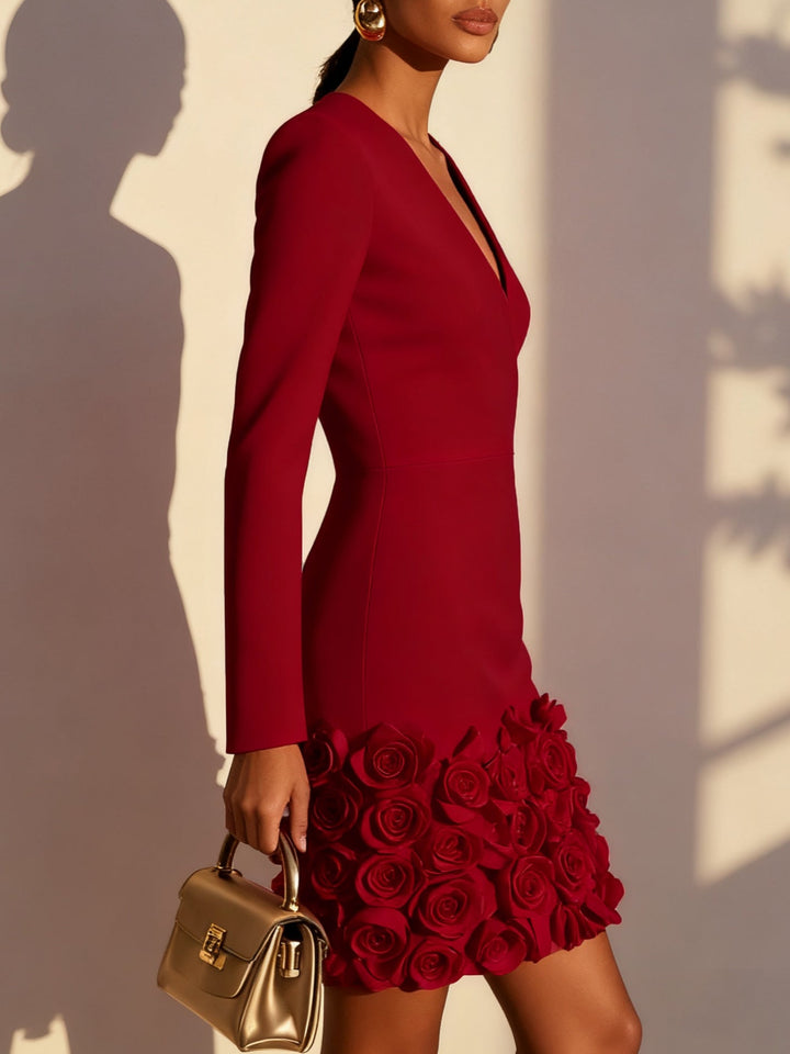 Annabelle | Robe Courte Ajustée à Ourlet de Roses Sculptées