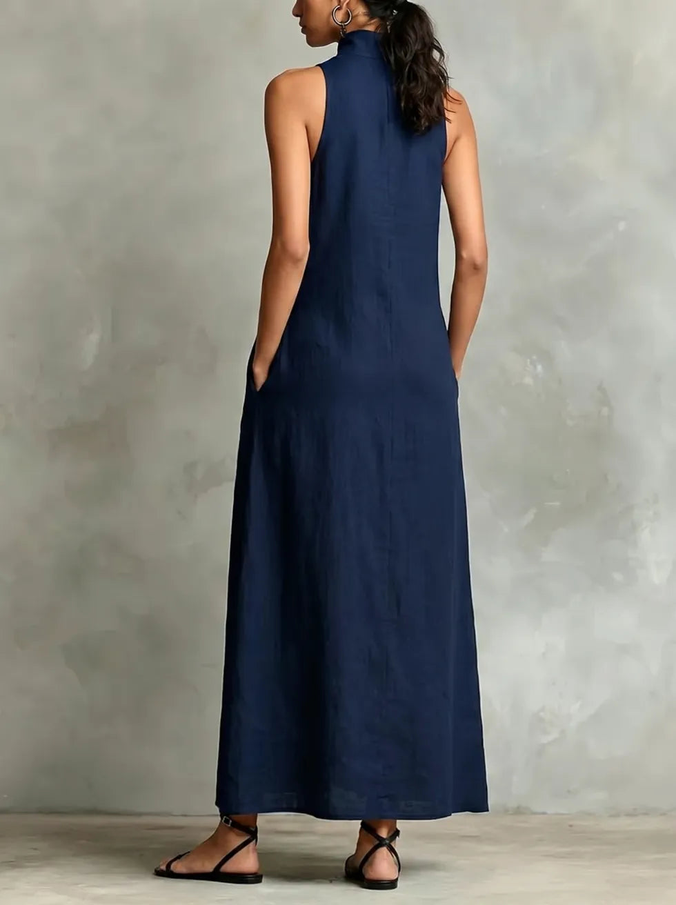 Chrissy | Robe Longue Minimaliste à Col Montant