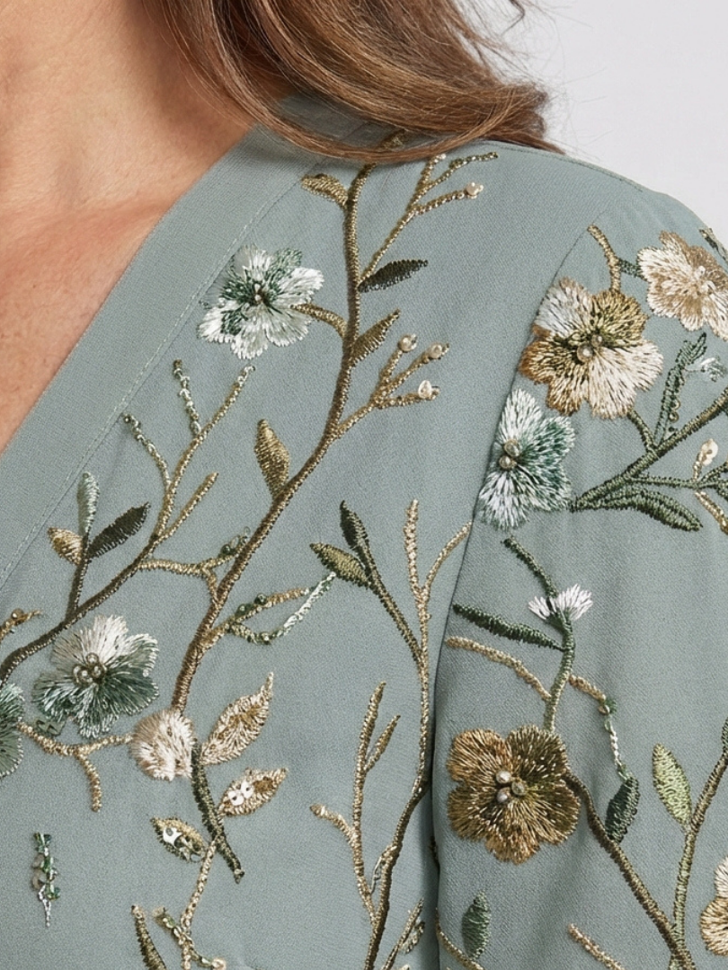 Evadne | Robe Longue Fleurie à Col en V et Manches Courtes